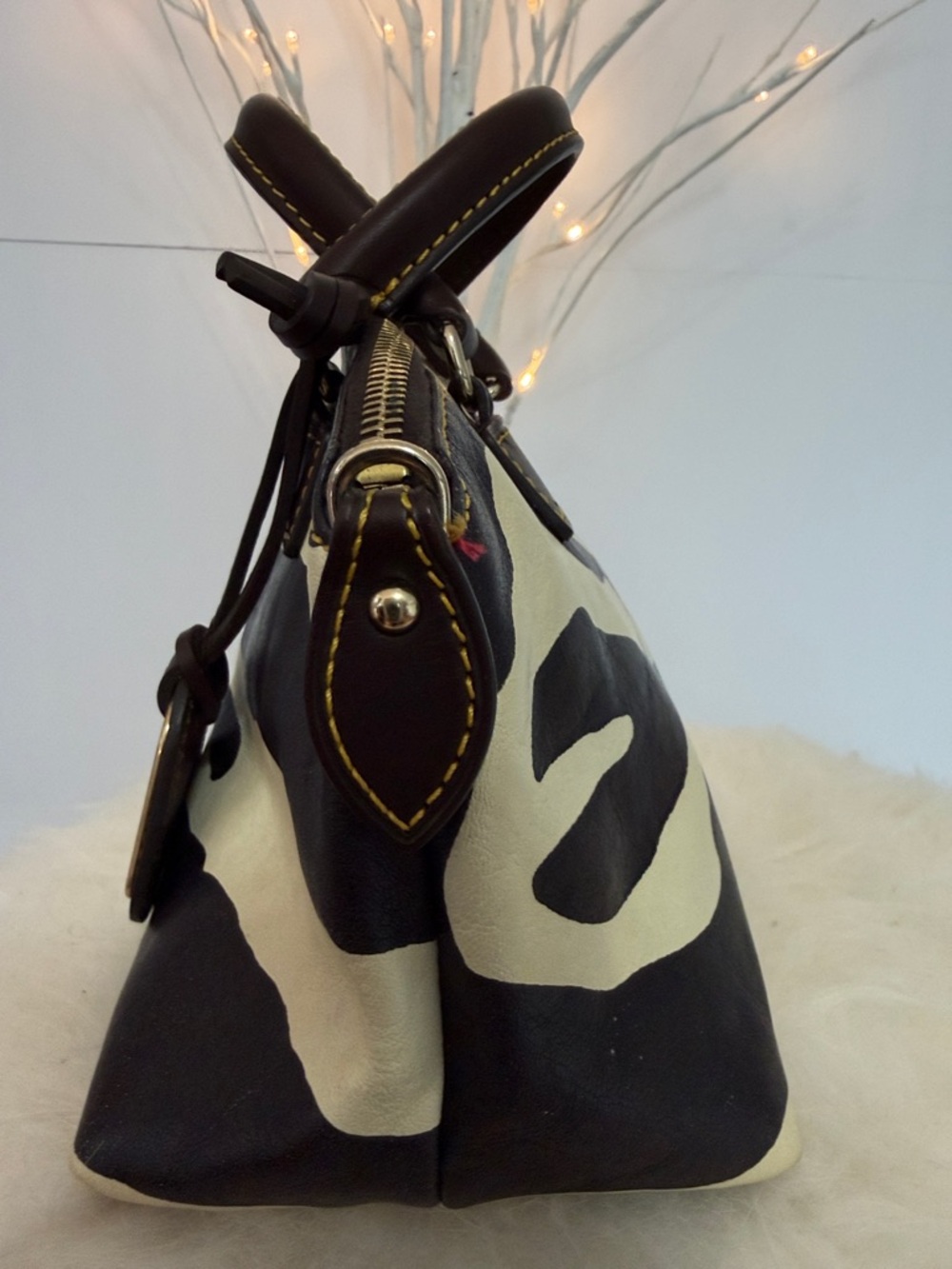 Dooney & Bourke EUC black & cream leather w/brown leather trim.Adj Crossbody - Picture 7 of 11